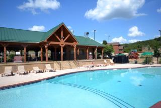 Birdie Lane Beauty - Golf Pools Gym & More - Branson West - 4