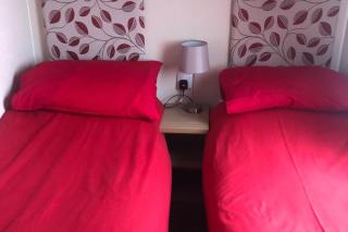 Seaside 2-Bed Caravan Retreat - Sleeps 6 & Parking - Prestatyn - 2