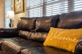 Honey Bee Inn with Communal Amenities & More - Branson West - 3