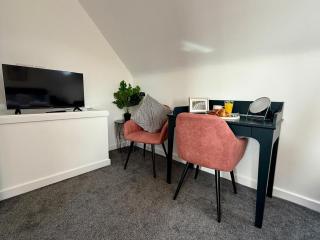 Peaceful 5BR Home , Sleeps 13 , Families & Contractors , Ultra Fast Wi-Fi & Parking - 2