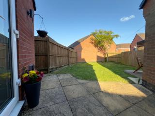Spacious Birstall Meadow House, Family, 5-BDR, Sleeps Upto 13, Garden, Patio, Garage, WIFI, Free Parking - Thurcaston - 5