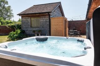 Treehouse Cottage Spa Retreat - Hereford - 8