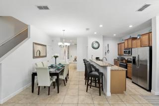 Sunshine Escape - 5BR Townhome with private pool - Kissimmee - 3