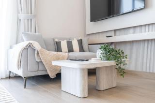 StayShort - Town Square Spacious Studio sleeps 2! - 1