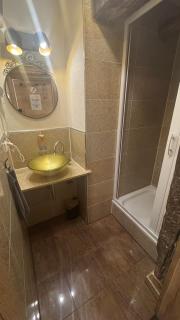 Rose Boardinghouse Zimmer mit Gemeinschaftsbad - 5