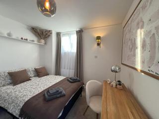Luxury 2-Bed Duplex - London - 4
