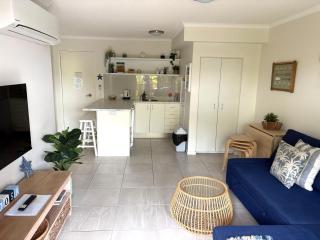 Nautical Stylish Ground Level 1 Bedroom Unit - Noosaville - 7