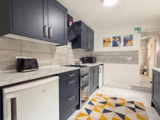 Bakewell House Comfy 3BR House in Stoke on Trent, BOOK NOW! - Stoke on Trent - 1