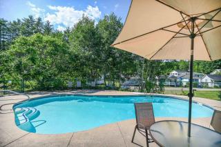 Pool BBQ Outdoor Seating - York - 0