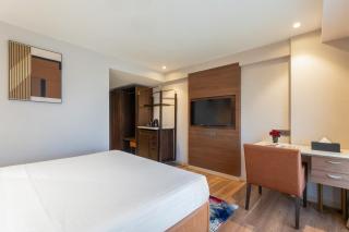 Clarks Inn Suites Hyderabad Airport - Haiderabad - 8