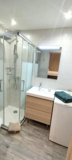 LA MER appartement climatisé,à10mn à pieds de la plage, chambre et coin nuit, grand patio et parking privé - Bormes-les-Mimosas - 3