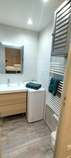 LA MER appartement climatisé,à10mn à pieds de la plage, chambre et coin nuit, grand patio et parking privé - Bormes-les-Mimosas - 6