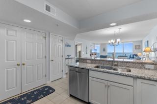 Beachfront Escape l Pool, Hot Tub & Amazing Views - Myrtle Beach - 3