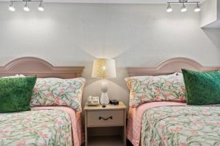 Beachfront Retreat l Pool, Balcony & Stunning Views - Myrtle Beach - 9