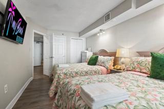 Beachfront Retreat l Pool, Balcony & Stunning Views - Myrtle Beach - 8
