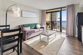 Beachfront Retreat l Pool, Balcony & Stunning Views - Myrtle Beach - 5