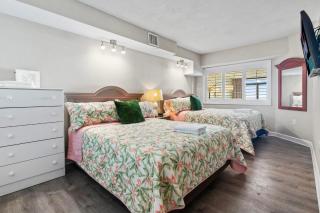 Beachfront Retreat l Pool, Balcony & Stunning Views - Myrtle Beach - 4