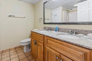 Beachfront Retreat l Pool, Balcony & Stunning Views - Myrtle Beach - 3