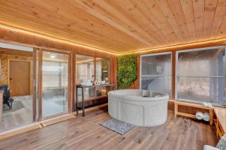 Pocono Blue with Paddleboards, Spa, Indoor Jacuzzi, GameRoom, Lake, EV - Gouldsboro - 9