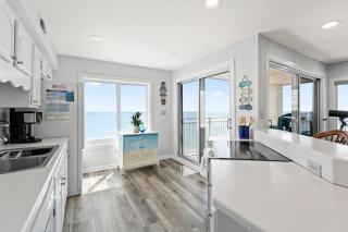 Corner Oceanfront Balcony- Pool- Upscale Design - Myrtle Beach - 9