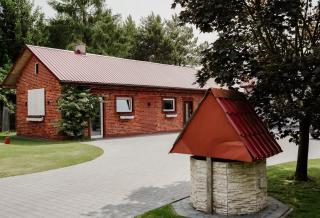 Pod ceglaną ścianą - - 0
