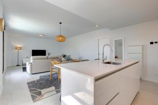 Las Mesas Modern Apartment with Pool in Estepona - 2