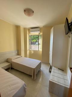 Intera casa in centro storico a 800mt dal mare - 1