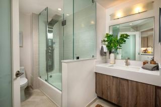The Lush Lookout - Nature-Inspired 2BR with Private Balcony - Los Angeles - 8