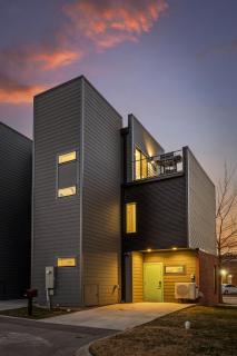 Golden Hour - A Southside Home - 3