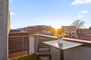 Golden Hour - A Southside Home - 5