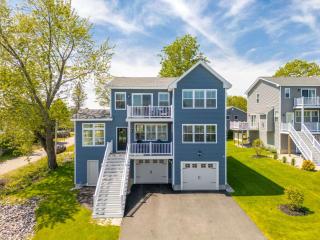 Large Family Retreat Near Beach Private Decks - Wells - 8