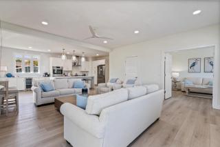 Large Family Retreat Near Beach Private Decks - Wells - 4
