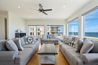 Oceanfront Home Beach Access Deck & Ping Pong - Old Orchard Beach - 2