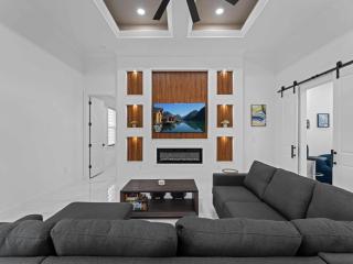 Brand-New - Contemporary Gem-Pool Game Room BBQ - 7