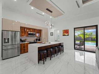 Brand-New - Contemporary Gem-Pool Game Room BBQ - Cape Coral - 3