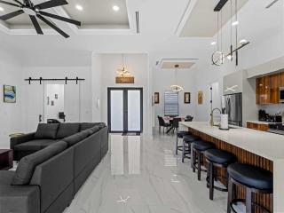 Brand-New - Contemporary Gem-Pool Game Room BBQ - Cape Coral - 2
