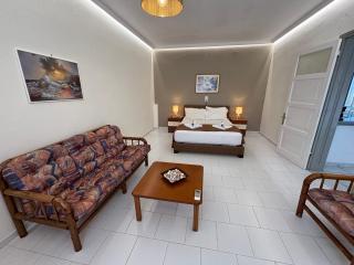 Dolphin Apt & Studios -Near the Beach - 2