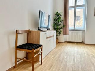 Sunny & Calm Long-Term Apartment with Free Parking - Vienne - 0