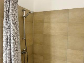 Sunny & Calm Long-Term Apartment with Free Parking - Vienne - 4