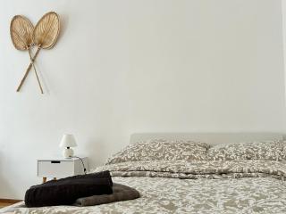 Sunny & Calm Long-Term Apartment with Free Parking - Vienne - 3