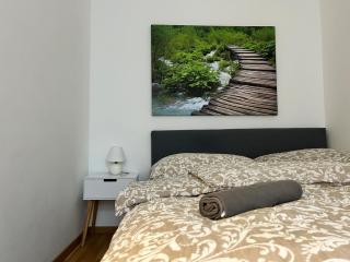 Sunny & Calm Long-Term Apartment with Free Parking - 0