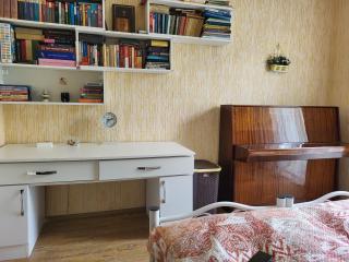 Cozy Retro Apartment Near the Sea - 3