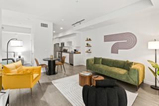 Spacious and Bright West Hollywood Pool & Gym - Los Angeles - 9