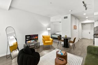 Spacious and Bright West Hollywood Pool & Gym - Los Angeles - 5
