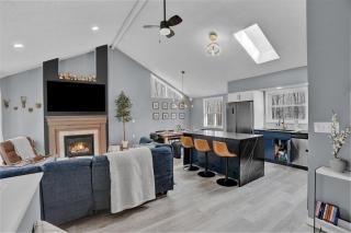 Pocono Blue with Paddleboards, Spa, Indoor Jacuzzi, GameRoom, Lake, EV - Gouldsboro - 4