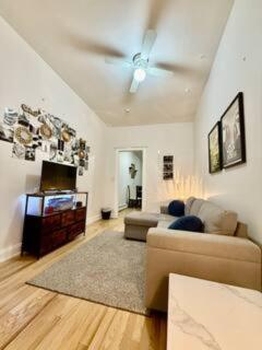 Cozy 2BR Escape, Steps to Transit, Close to NYC - Jersey City - 9