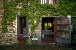 Gatehouse of the Palacio de Hualle near Comillas - 7