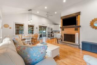 Cappawack Cottage - Charming 3 BDR with Fire Pit - Mashpee - 0