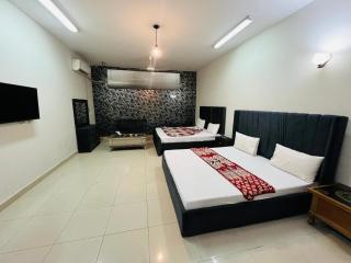 leaving luxury lodge - Islamabad - 1