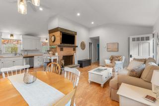 Cappawack Cottage - Charming 3 BDR with Fire Pit - Mashpee - 2